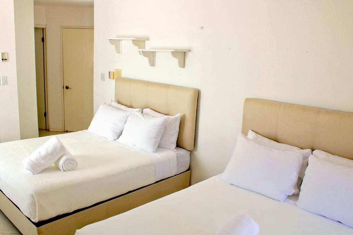 3 BR Mimi Villa - Bedroom 1 - 2 Queen Beds