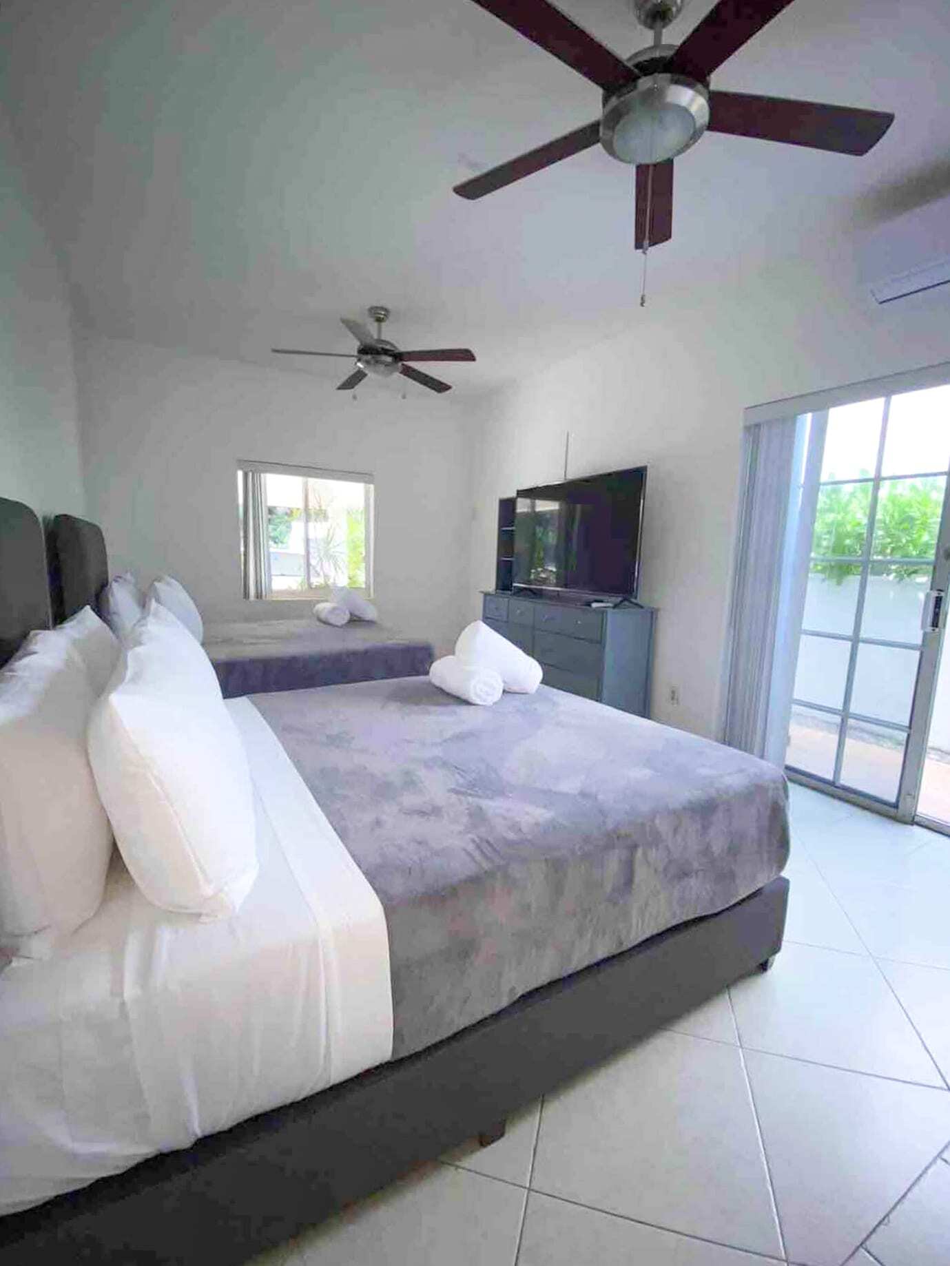 3 BR Mimi Villa - Bedroom 2 - 2 Queen Beds + Patio
