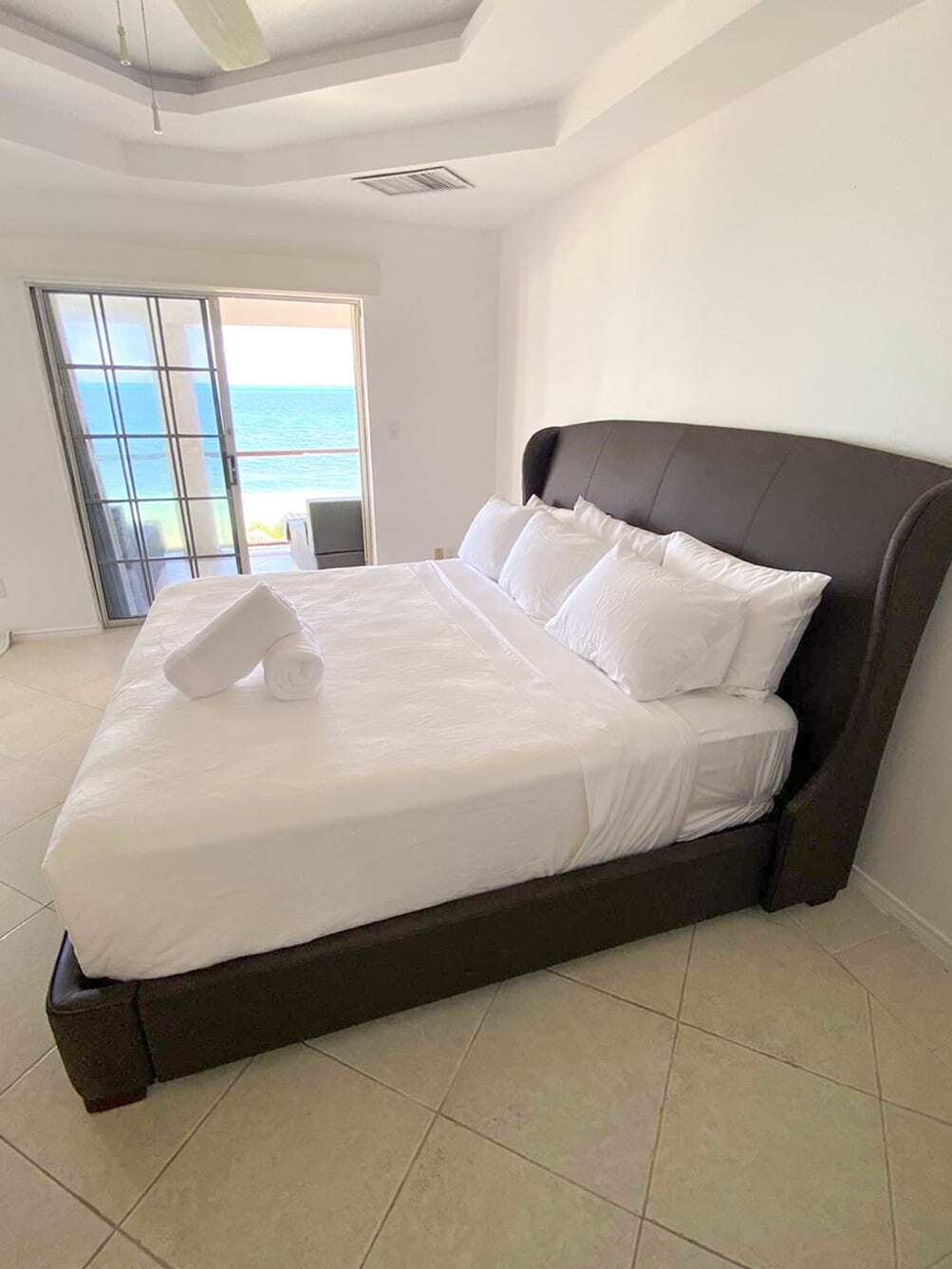 3 BR Mimi Villa - Bedroom 3 - 1 King Bed + Balcony