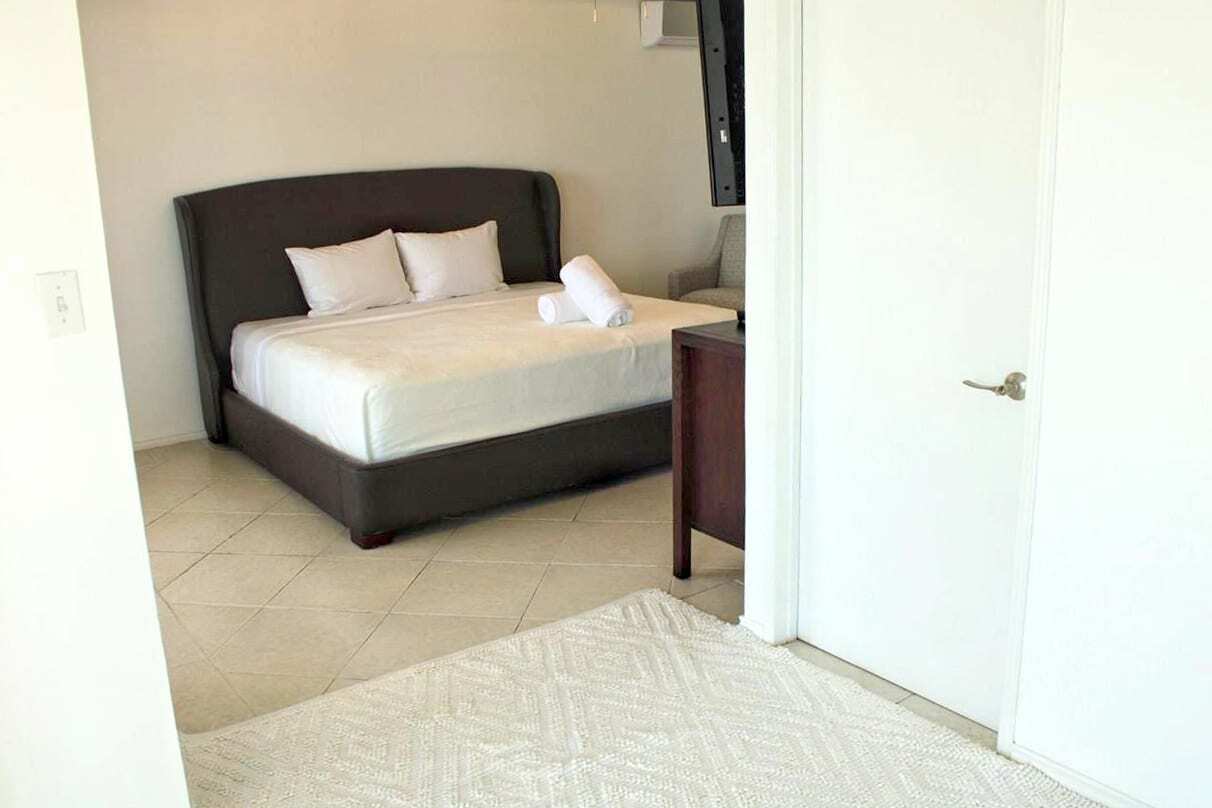 3 BR Mimi Villa - Bedroom 3 - 1 King Bed + Balcony