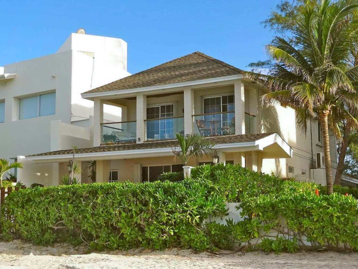 3 BR Mimi Villa - Exterior - Lush Landscaping