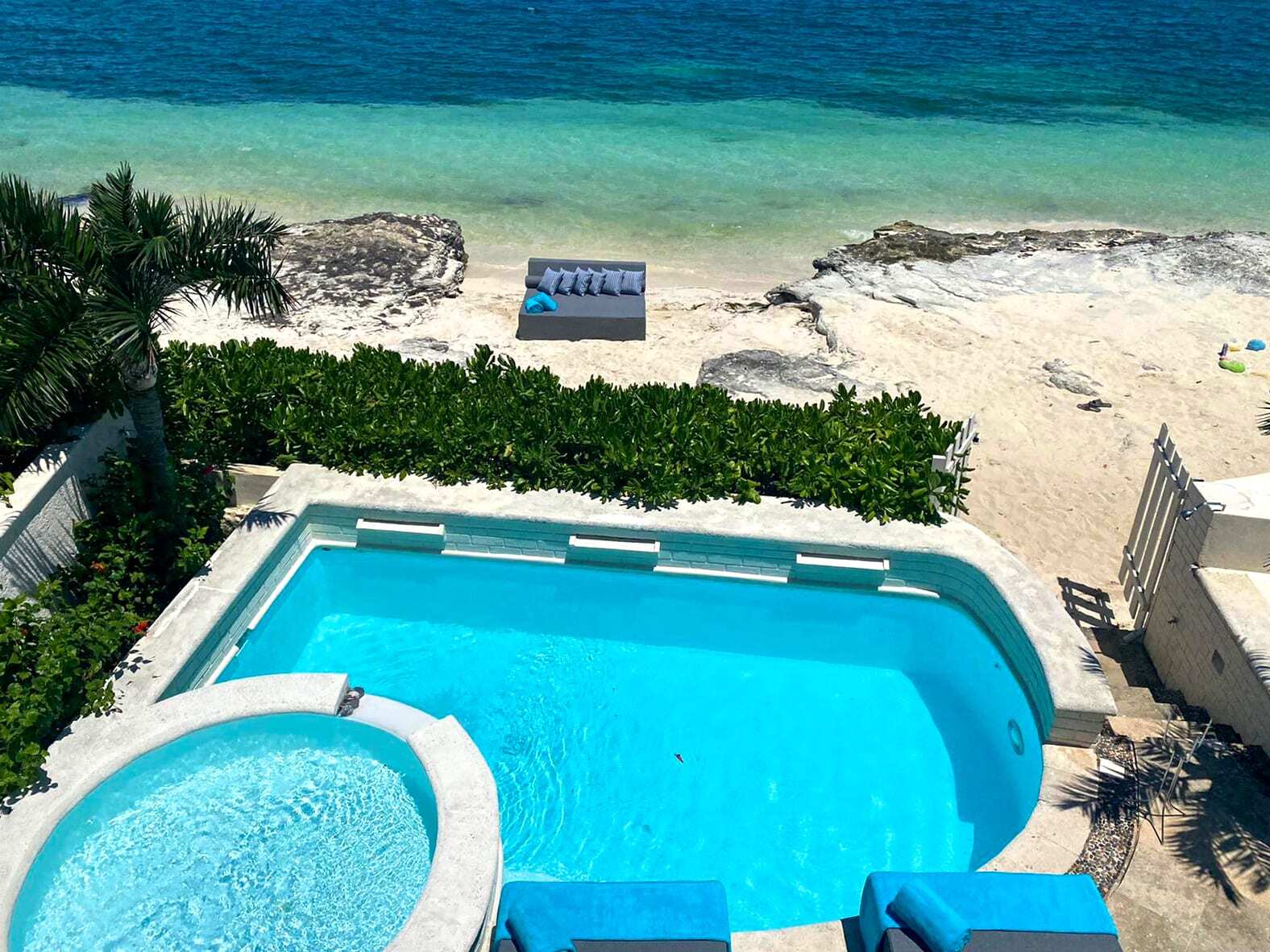 3 BR Mimi Villa - Exterior - Pool + Cooling Jacuzzi